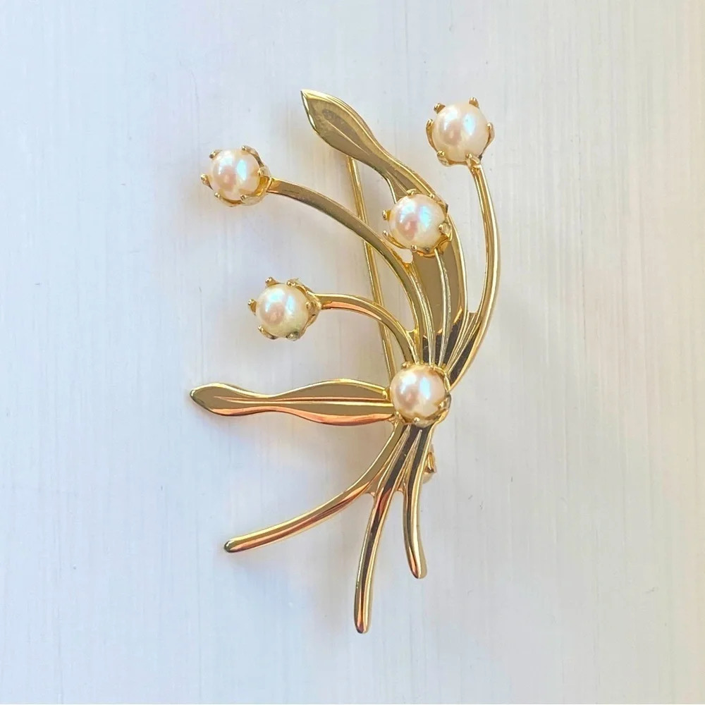 Vintage Faux Pearl Triplet Gold Tone Brooch Pin